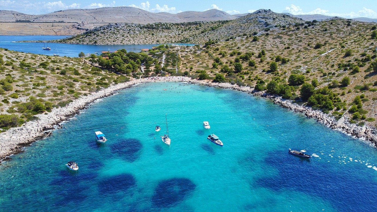 Parc national des Kornati, Croatie Vue aérienne sur les îles du parc national des Kornati en Croatie, proche de Zadar, en mer Adriatique
