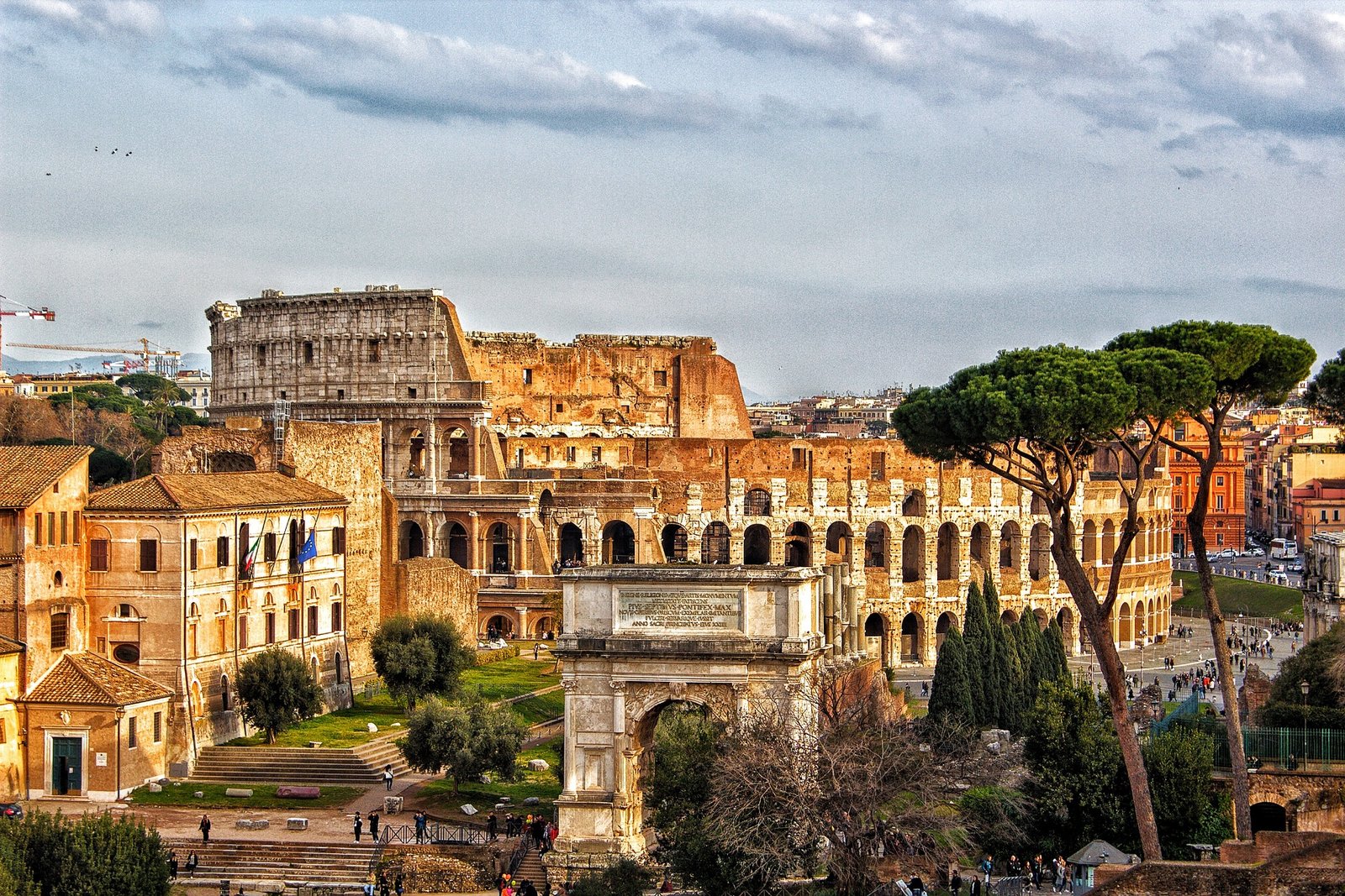 Vue du Colisée, à Rome, l'emblématique amphithéâtre romain