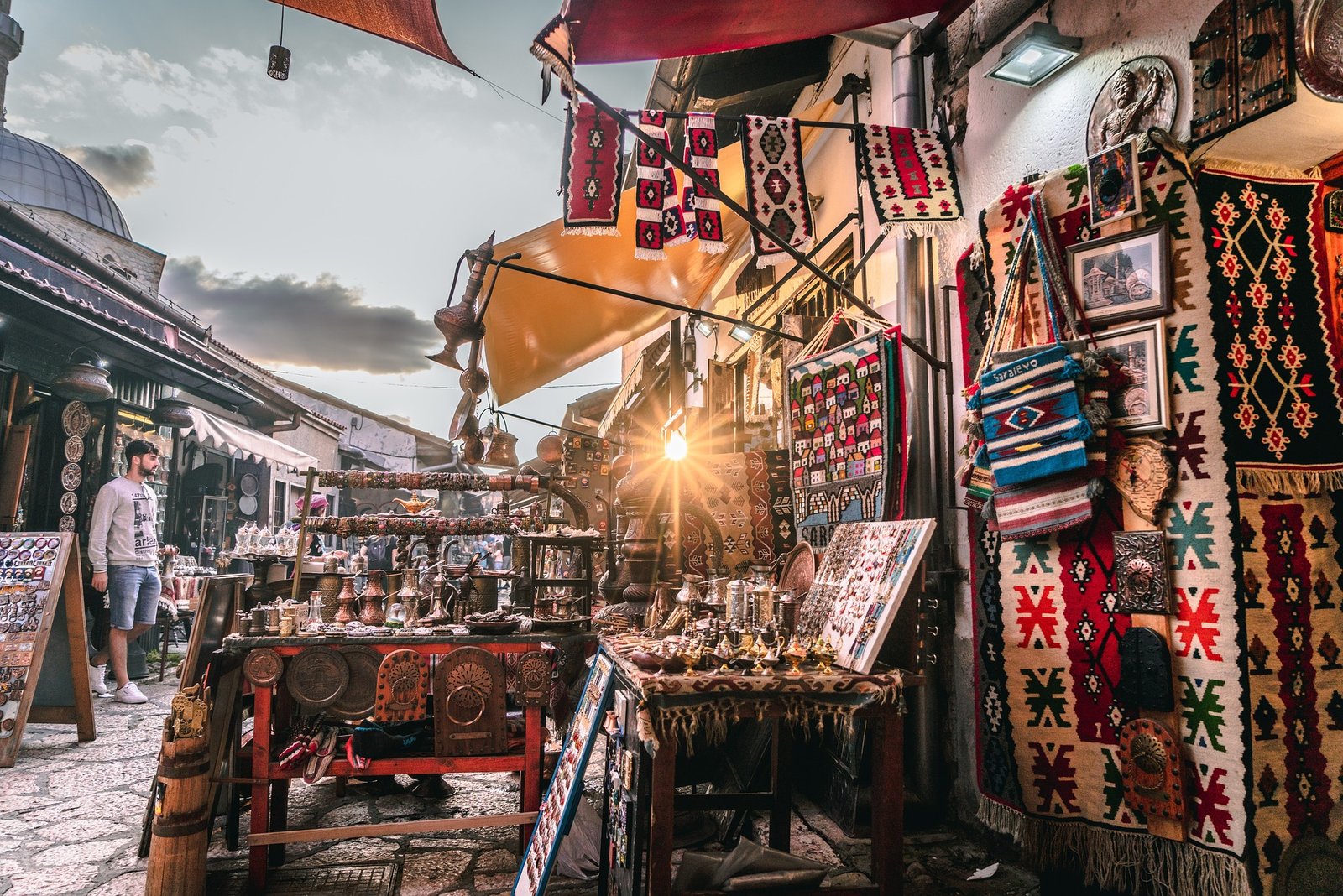 Bascarsija, Sarajevo Ruelles pavées et boutiques traditionnelles de Bascarsija, le vieux bazar de Sarajevo