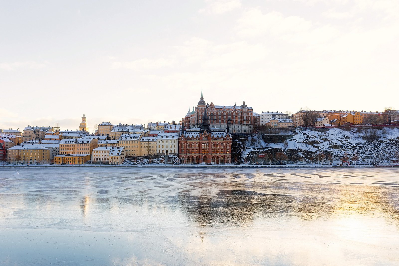 Stockholm Vue sur Stockholm en journée d’hiver avec la mer Baltique gelée et paysages scandinaves
